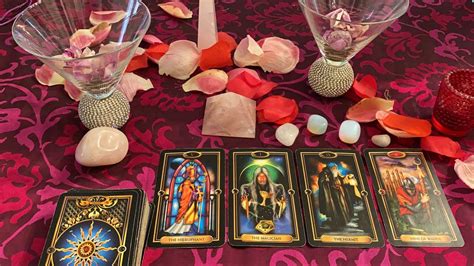 Finding Clarity: How Tarot and Divination Servers Can Bring Insight into Your Life